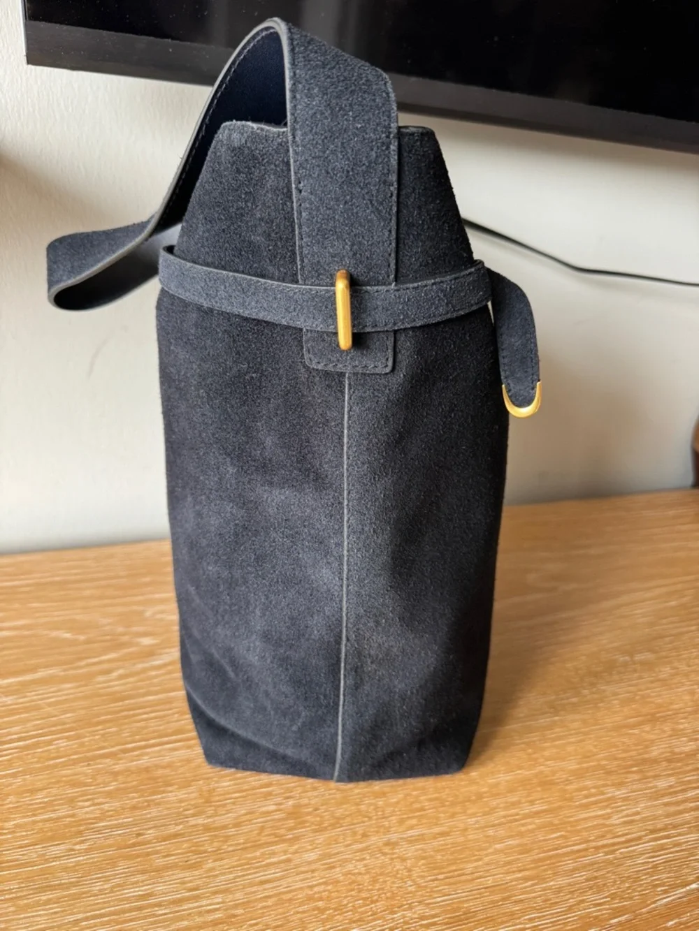 NWT MADEWELL Essential Belted Bucket Tote Juniper Berry Navy Suede Gold Hardware - Picture 7 of 16